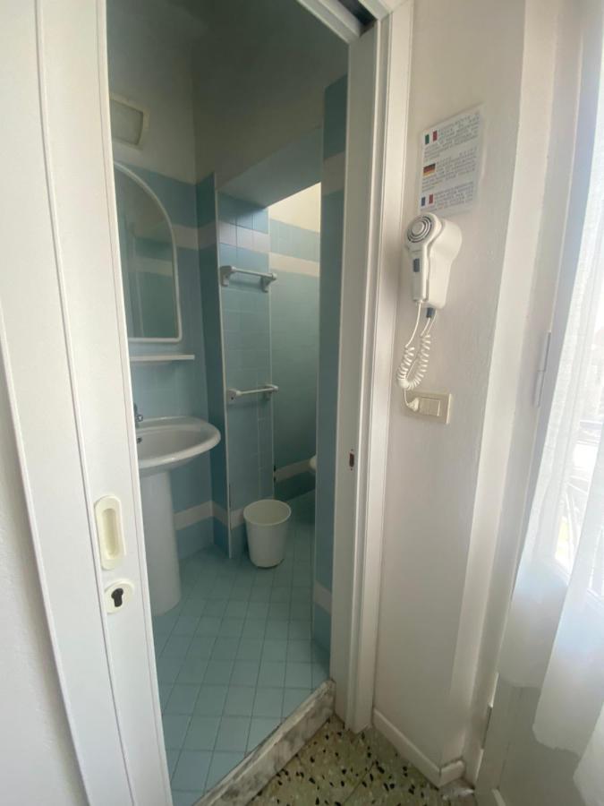 B&B Hotel Lucciola Каттолика Экстерьер фото