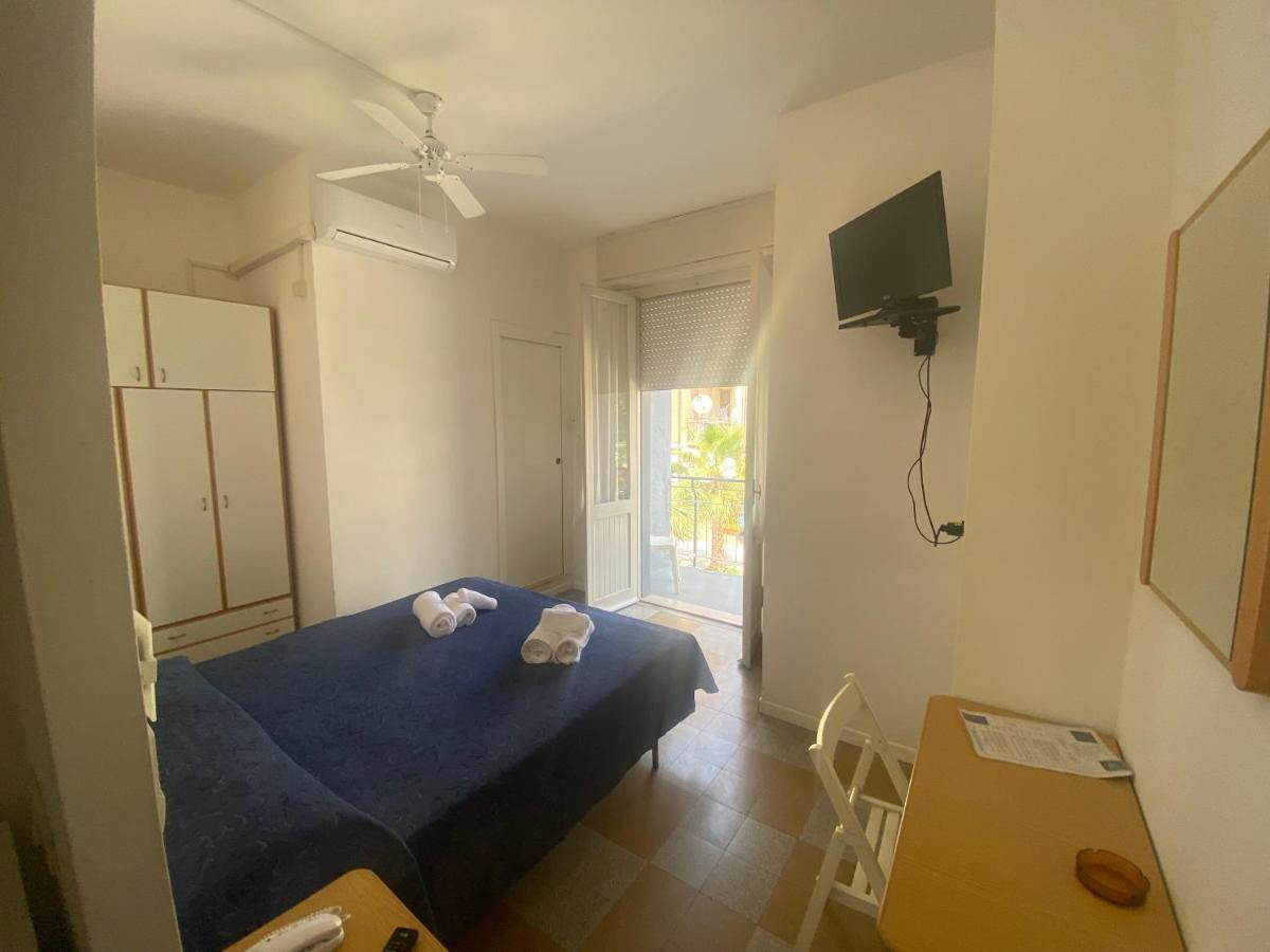 B&B Hotel Lucciola Каттолика Экстерьер фото