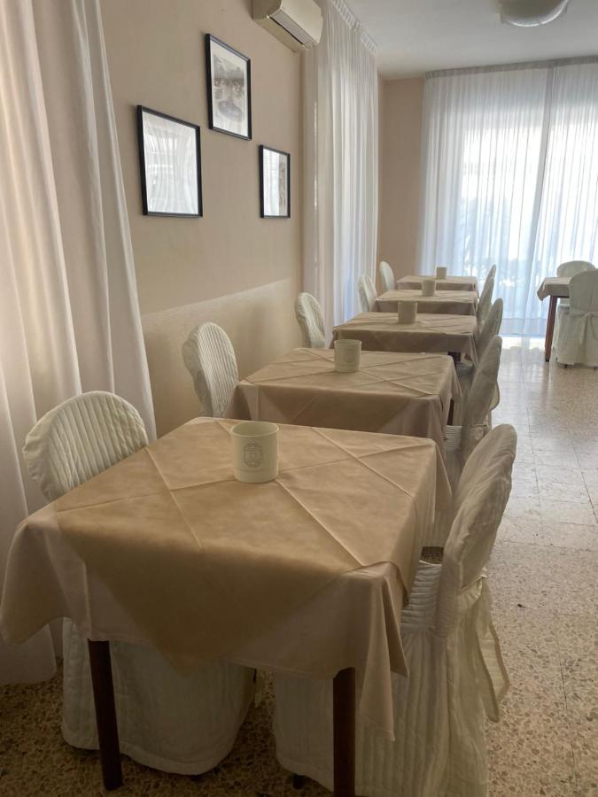 B&B Hotel Lucciola Каттолика Экстерьер фото