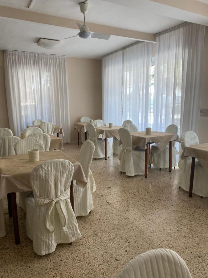 B&B Hotel Lucciola Каттолика Экстерьер фото