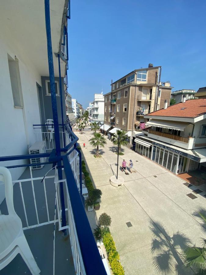 B&B Hotel Lucciola Каттолика Экстерьер фото