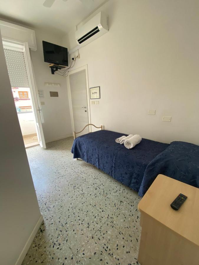 B&B Hotel Lucciola Каттолика Экстерьер фото